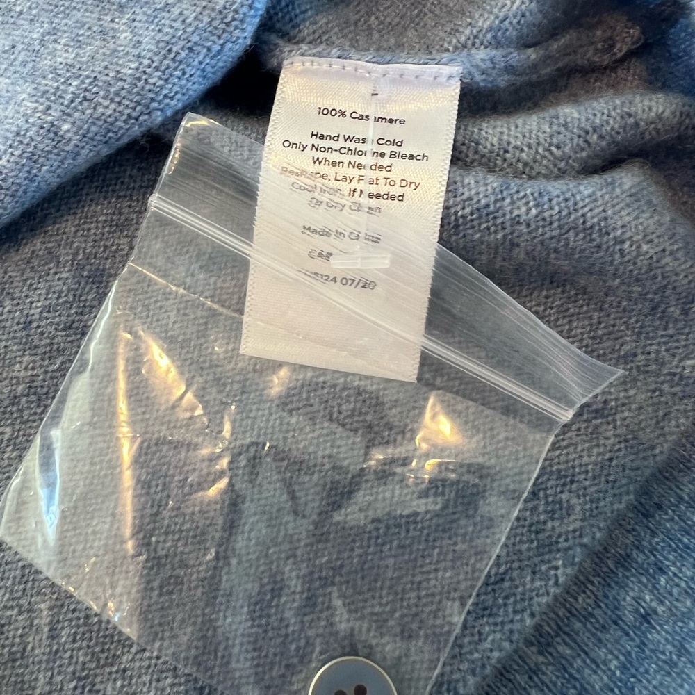 TALBOTS light blue heathered cashmere crewneck sweater, button cuff, size small - Picture 4 of 7